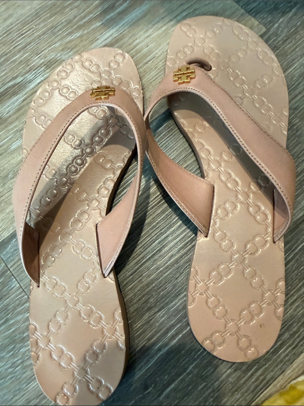 Tory Burch Blush Pink Leather Logo Thong Sandals - Picture 3 of 3